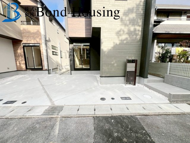 WIC等収納豊富・南向きバルコニー　竹の台1丁目　全2棟　2号棟の駐車場