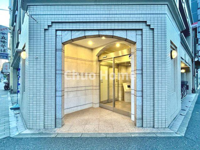 【エントランス】 | 北上野スクエア | 【エントランス】マンションのエントランスは、その物件の印象を決める、顔とも言える場所です。毎日通る場所ですからきれいなのが一番です。