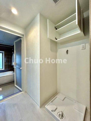 【ランドリースペース】 | 北上野スクエア | 【ランドリースペース】担当者がスケールを持ち歩いておりますので、ご見学時には現在お使いの洗濯機などがきちんと収まるかなどもチェックして下さい。見学前に測っておくと非常に便利だと思います。