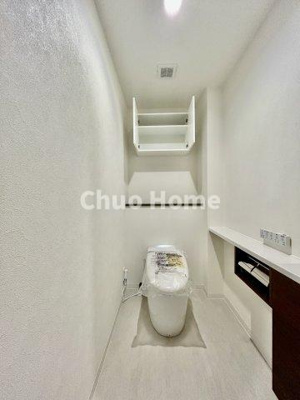 【トイレ】 | 北上野スクエア | 【トイレ】 収納スペースをしっかりと確保した温水洗浄便座機能付きトイレ。温水洗浄便座は清潔にお使いいただくための大切なアイテムです。