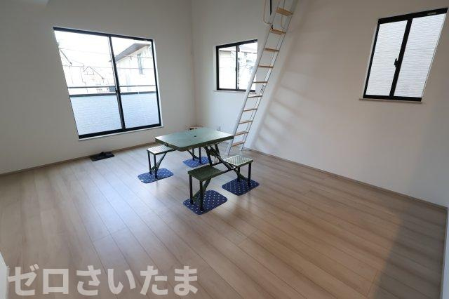 《仲介手数料無料》北区盆栽町535-2新築一戸建てハートフルタウンの居間・リビング