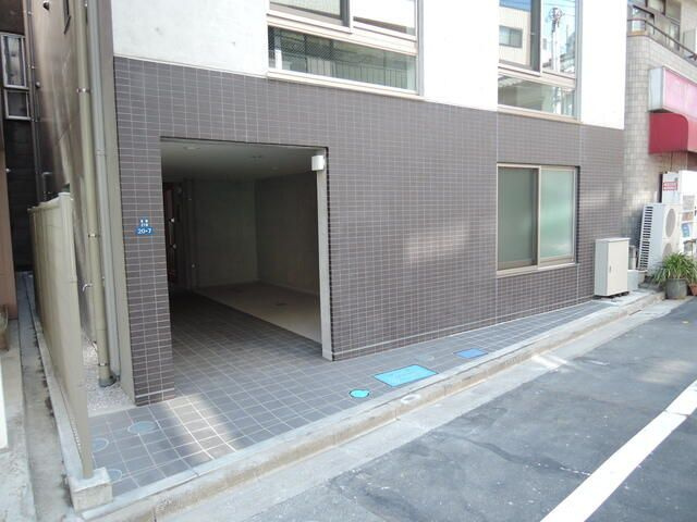 コローナ赤羽のエントランス