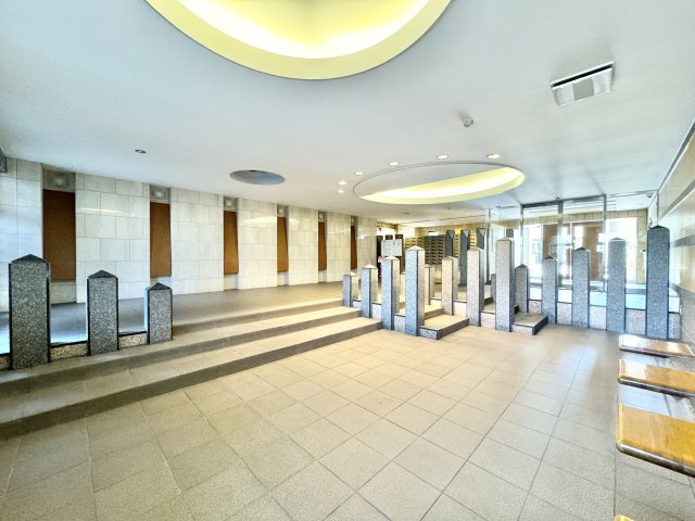 ナイスステージ葵東のその他共用部分|マンションのエントランスは高級感漂うデザインです♪　