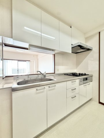 ナイスステージ葵東のキッチン|使いやすいシステムキッチン！豊富な収納力が魅力的です！　