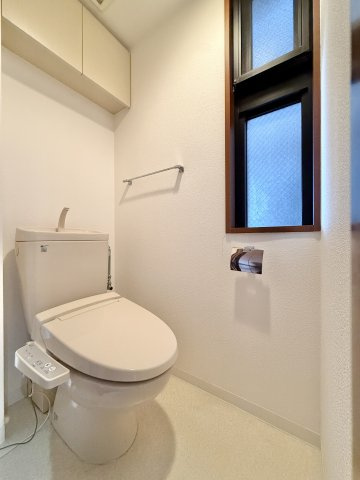 ナイスステージ葵東のトイレ|白を基調とした清潔感のあるトイレ！　