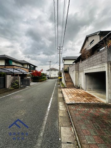 筑紫野市天拝坂２丁目　戸建ての前面道路含む現地写真