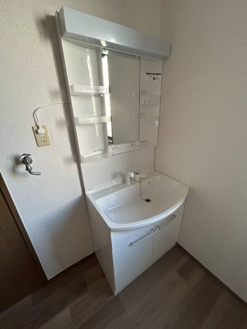 只上町貸戸建ての独立洗面台