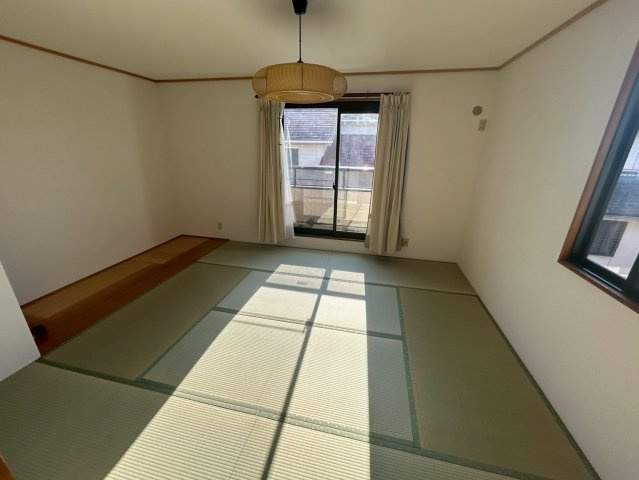 只上町貸戸建ての和室