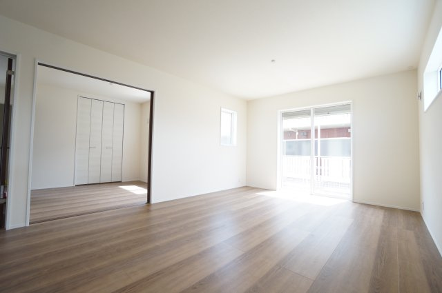 リーブルガーデン常滑市港町　1号棟の居間・リビング|南側リビング☆日当たり良好