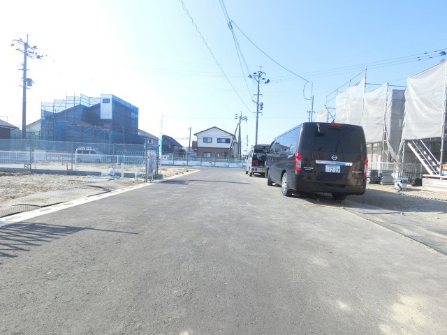 神埼市神埼町本堀3期　22号棟の前面道路含む現地写真|前面道路含む現地写真です