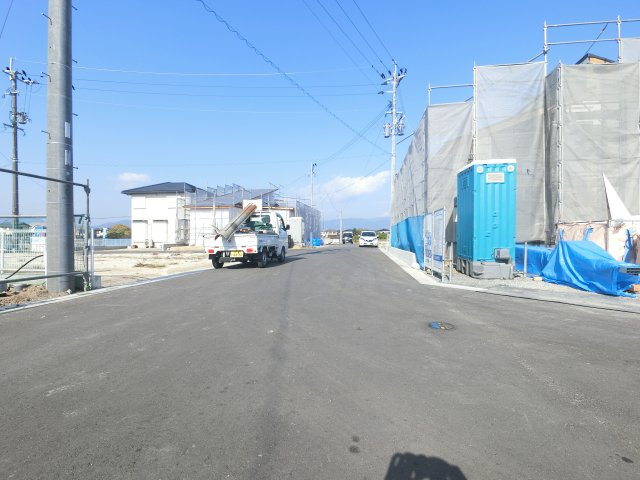 神埼市神埼町本堀3期　22号棟の前面道路含む現地写真|前面道路含む現地写真です