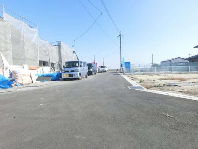 神埼市神埼町本堀3期　22号棟の前面道路含む現地写真|前面道路含む現地写真です