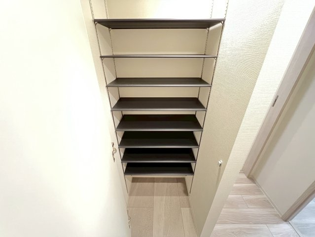 コンフォリア・リヴ北浜高麗橋の収納