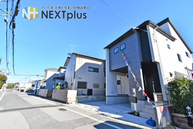 蓮田市西城1丁目全1棟　1号棟の前面道路含む現地写真