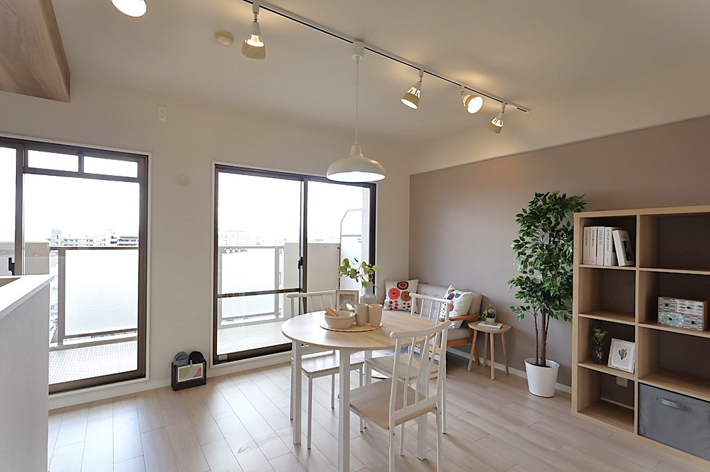 【居間・リビング】の画像