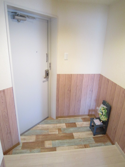 メゾンドール東条の玄関