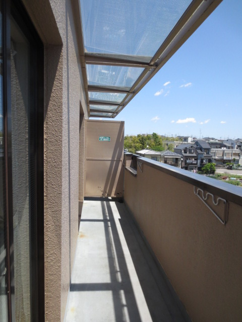 メゾンドール東条のバルコニー