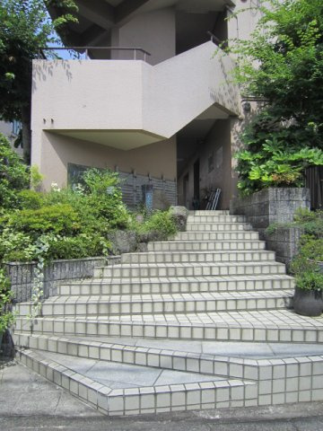 メゾンドール東条のエントランス