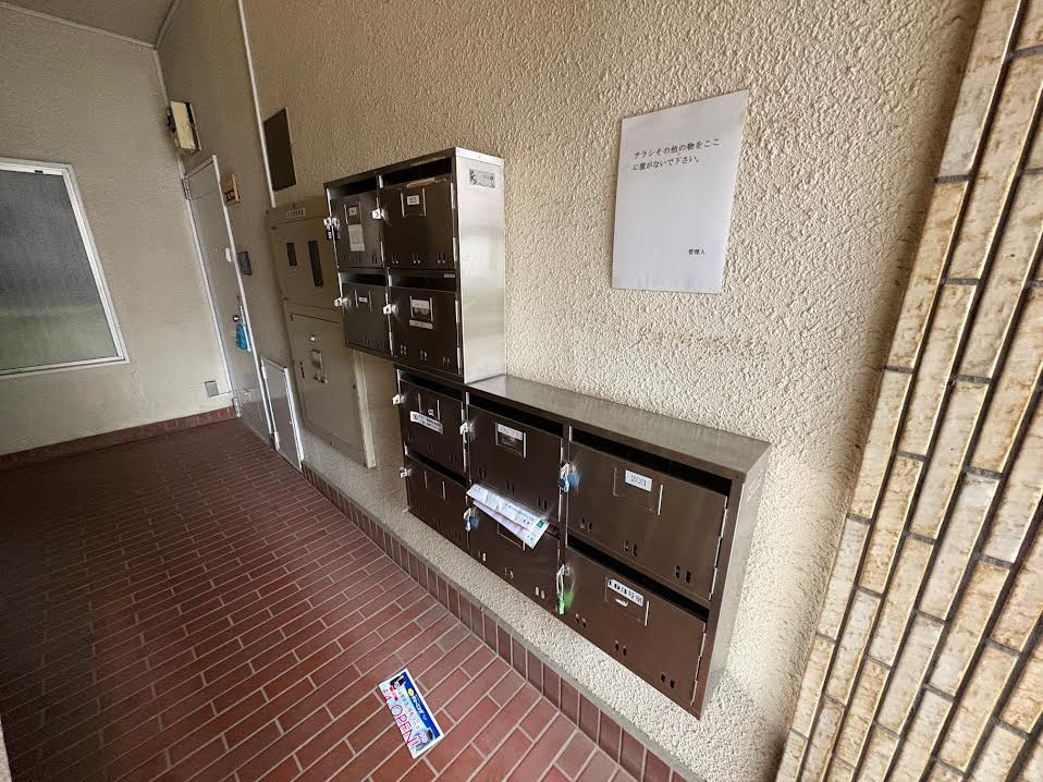 渡辺マンションのエントランス|毎日通るエントランスはこのようになっています