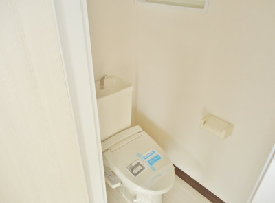 【トイレ】 | ハイグレードタウン多治米Ａ | 温水洗浄暖房便座　※左右反転・イメージ