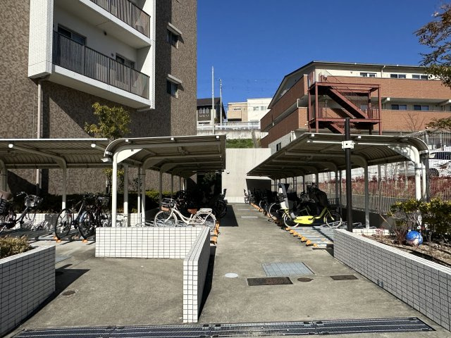 プレサンスロジェ須磨妙法寺桜の杜EASTHILLSの駐輪場