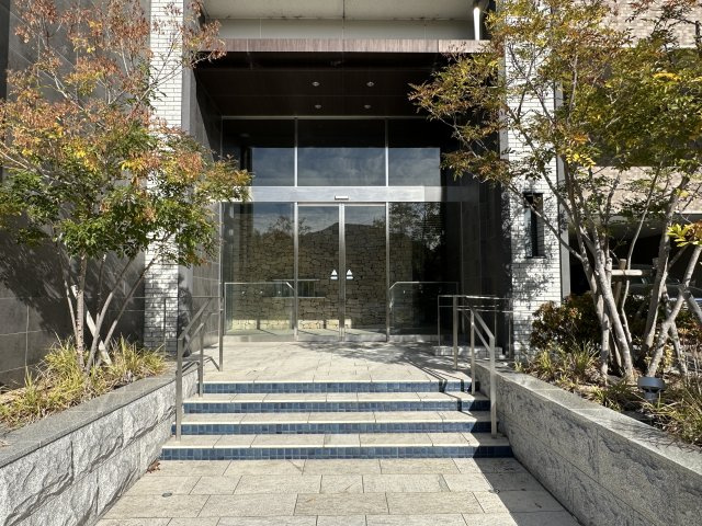 プレサンスロジェ須磨妙法寺桜の杜EASTHILLSのエントランス