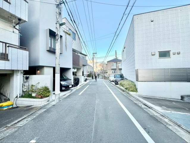 目黒区東が丘2丁目　中古戸建の前面道路含む現地写真|現地ご見学希望・資料請求などお気軽にお問い合わせ下さい！
03-5990-5201