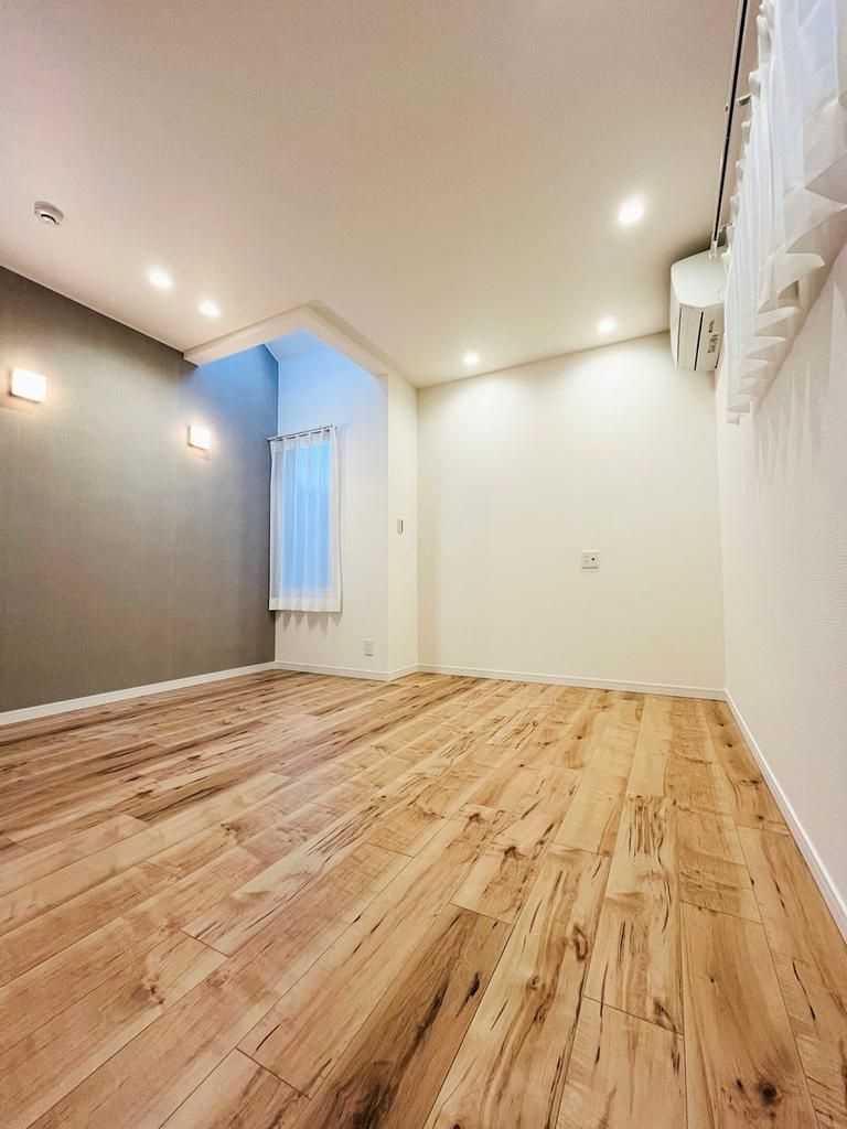 目黒区東が丘2丁目　中古戸建の洋室|明るいお部屋はそれだけで気分が晴れやかになりますね！

現地ご見学希望・資料請求などお気軽にお問い合わせ下さい！
03-5990-5201