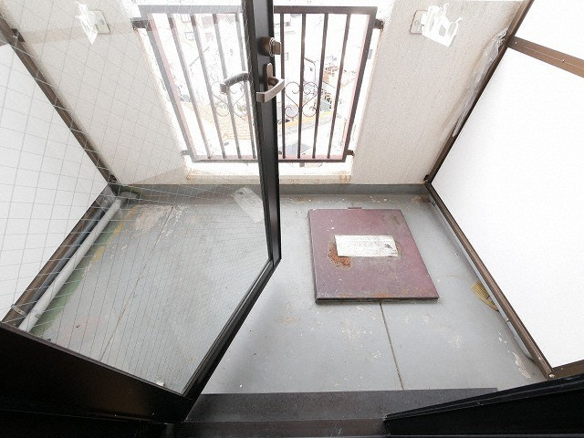 大阪市淀川区十三元今里３丁目の賃貸マンションのバルコニー