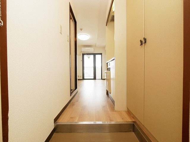 大阪市淀川区十三元今里３丁目の賃貸マンションの玄関