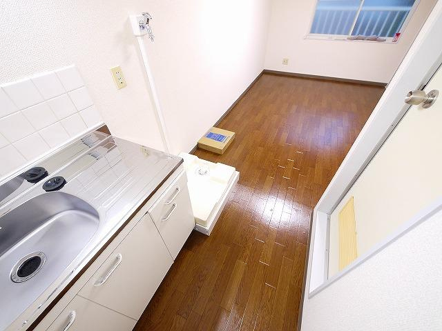 ホワイトヒルのキッチン|コンパクトなキッチンで掃除もラクラク