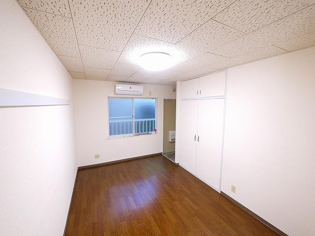 ホワイトヒルの洋室|明るい洋室です