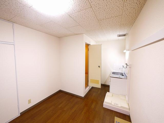 ホワイトヒルのキッチン|コンパクトなキッチンで掃除もラクラク