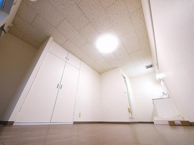 ホワイトヒルの居間・リビング|ゆったりとした居間です