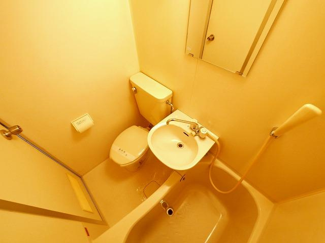 ホワイトヒルの浴室|日々の疲れを癒すお風呂付です