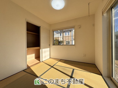 【和室】 | 宇都宮市宝木町2丁目戸建 | お子様のお昼寝にも便利な和室です。大きな窓から暖かな日差しが差し込みます♪