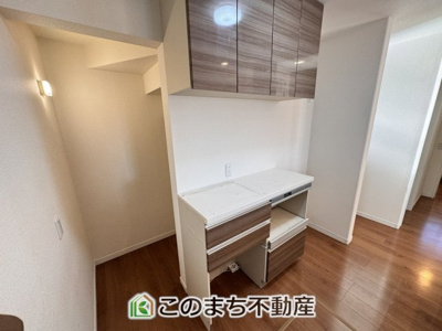 【キッチン】 | 宇都宮市宝木町2丁目戸建 | キッチン背面にはカップボードとパントリースペースを設けています。