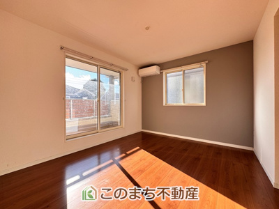 【洋室】 | 宇都宮市宝木町2丁目戸建 | 南向きで陽当たりの良い洋室♪風通しもよく快適です☆