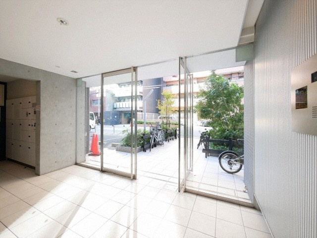 大阪市西区新町４丁目の賃貸マンションのロビー