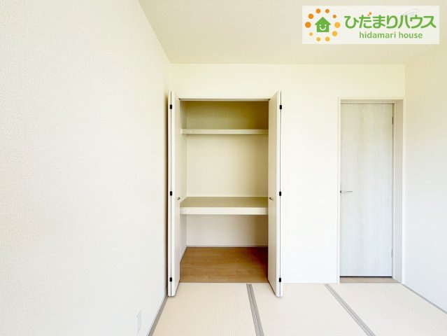 いわき市小名浜燈籠原第1　新築戸建　8号棟の収納|"和室の収納は横開きクローゼット！
しまった物の出し入れも楽々です(^^)"
