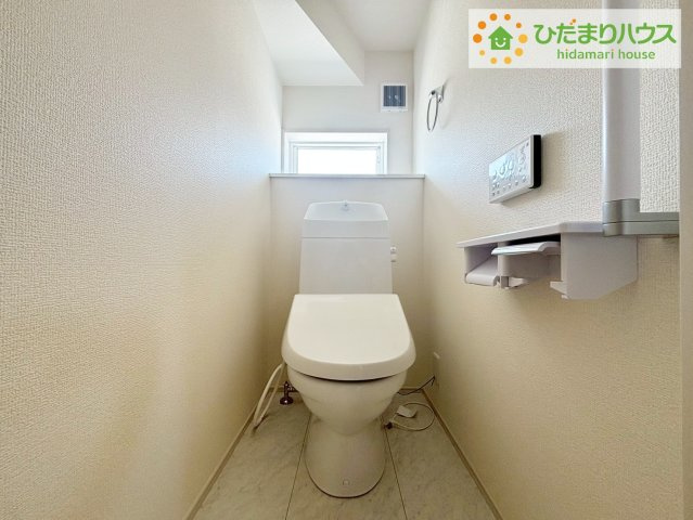 いわき市小名浜燈籠原第1　新築戸建　8号棟のトイレ|節水できるトイレで、少ないお水でもしっかりと洗浄してくれます！