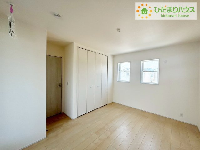 いわき市小名浜燈籠原第1　新築戸建　8号棟の寝室|天井の高い主寝室。ゆっくりと過ごせる大人のくつろぎ空間！