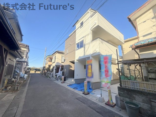 三郷市天神1丁目　新築戸建　全1棟の前面道路含む現地写真|前面道路含む現地写真です。