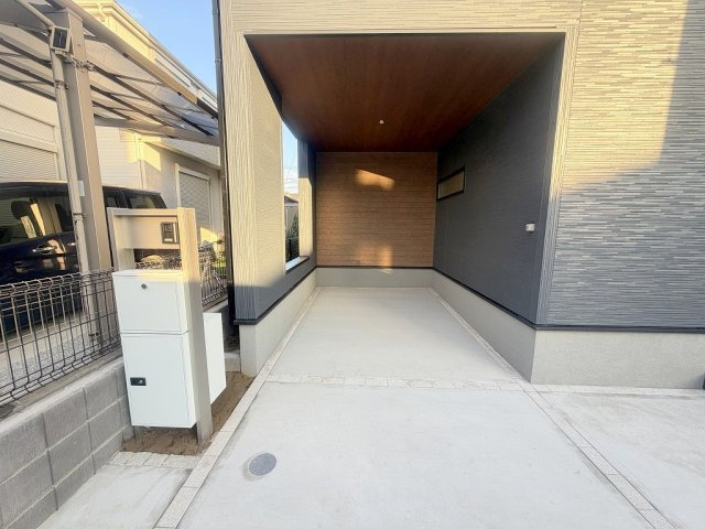 三郷市天神1丁目　新築戸建　全1棟の駐車場|同施工会社の参考写真になります。