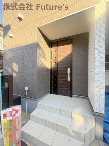 三郷市天神1丁目　新築戸建　全1棟のエントランス|現地の写真になります。