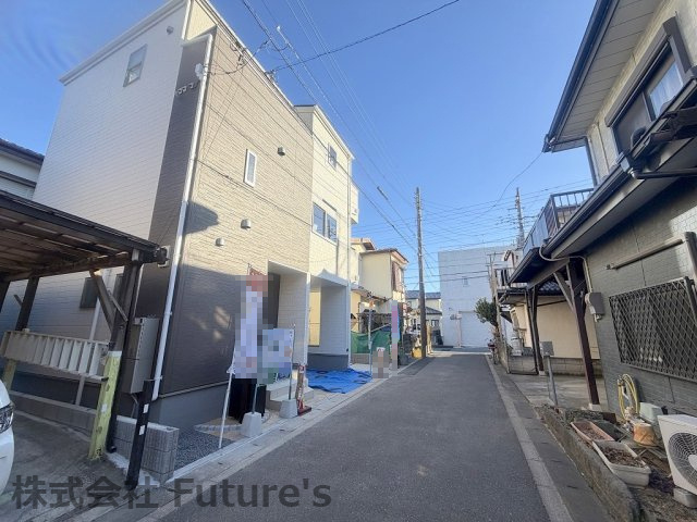 三郷市天神1丁目　新築戸建　全1棟の前面道路含む現地写真|前面道路含む現地写真です。