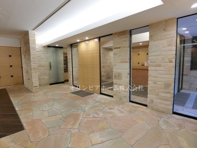 クレアトール亀戸　2階　62.90㎡　リ　フォーム済のエントランス