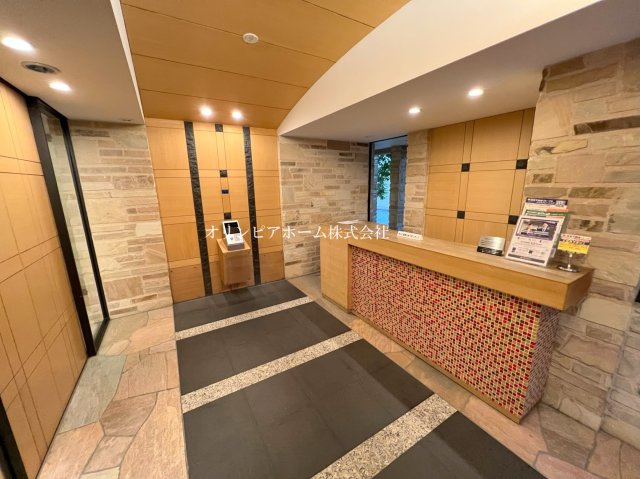 クレアトール亀戸　2階　62.90㎡　リ　フォーム済のエントランス