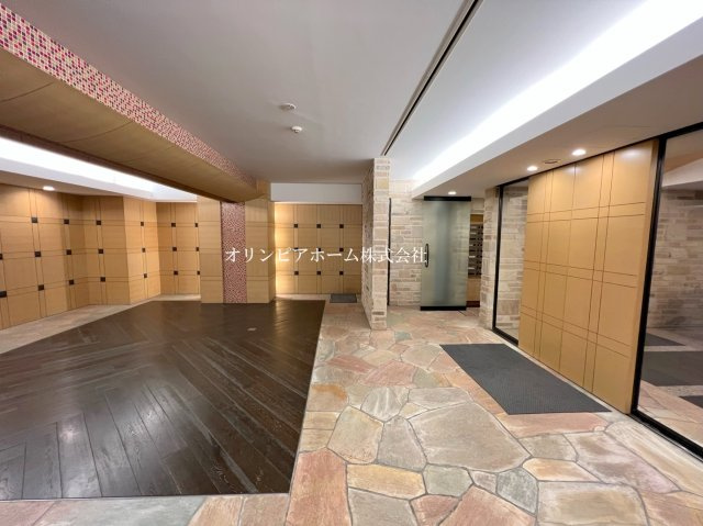 クレアトール亀戸　2階　62.90㎡　リ　フォーム済のエントランス