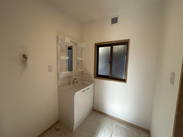 小諸市甲　中古住宅の洗面所